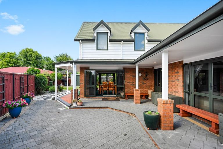 Photo of property in 6 Fencourt Place, Rototuna North, Hamilton, 3210