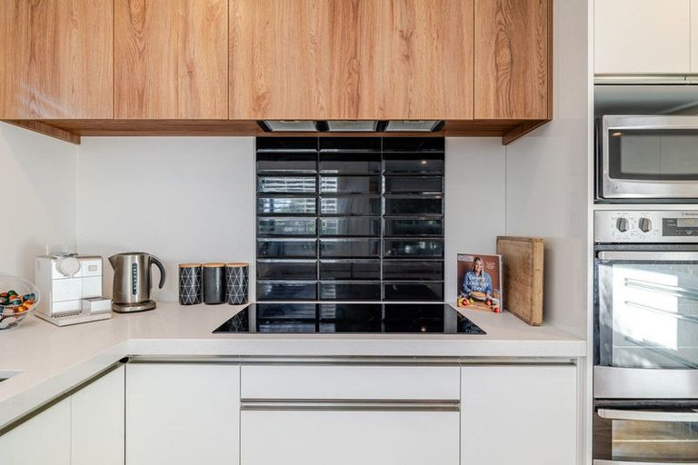 Photo of property in 2a Alton Place, Hokowhitu, Palmerston North, 4410