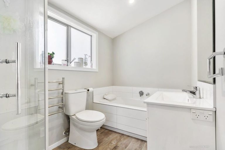 Photo of property in 6/20 Glanmire Road, Newlands, Wellington, 6037