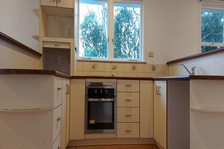 Photo of property in 15 Woodvale Road, Glen Eden, Auckland, 0602