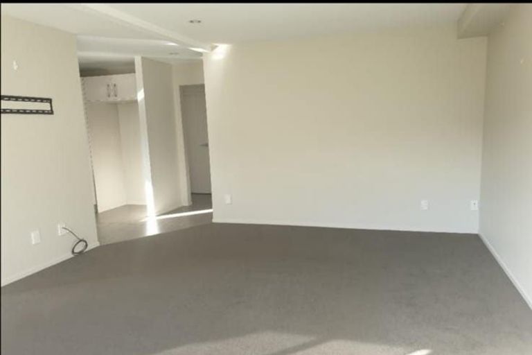 Photo of property in 18/45a Swanson Road, Henderson, Auckland, 0610