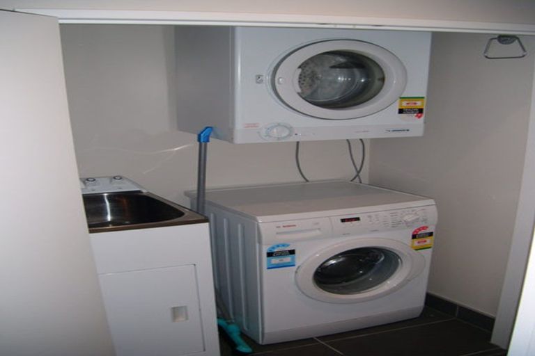 Photo of property in Patent 326 Apartments, 207s/326 Evans Bay Parade, Hataitai, Wellington, 6021