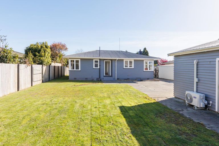 Photo of property in 12 Galway Avenue, Hokowhitu, Palmerston North, 4410