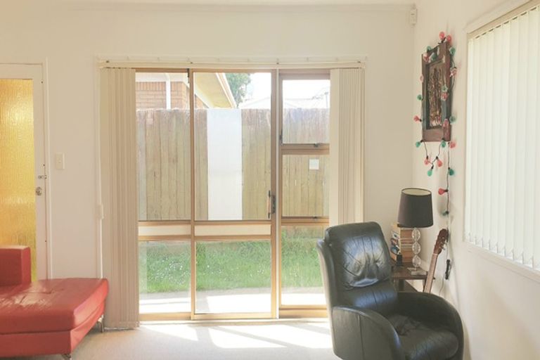 Photo of property in 42a Trentham Road, Papakura, 2110