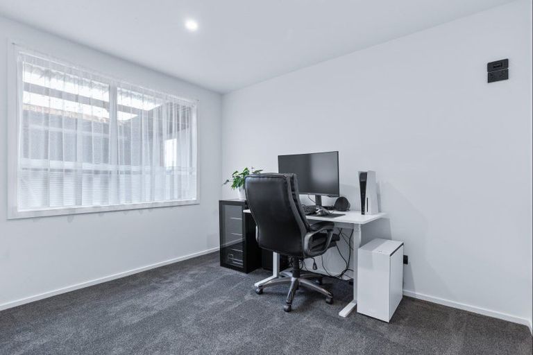 Photo of property in 25 Solway Street, Levin, 5510