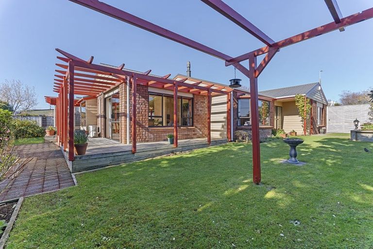 Photo of property in 137 Govett Avenue, Frankleigh Park, New Plymouth, 4310