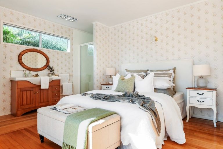 Photo of property in 6 Pah Road, Kawaha Point, Rotorua, 3010