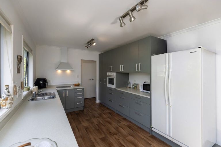 Photo of property in 9 Kotare Street, Waikanae, 5036