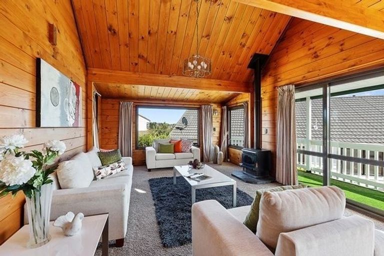 Photo of property in 24 Mercury Way, Whitby, Porirua, 5024