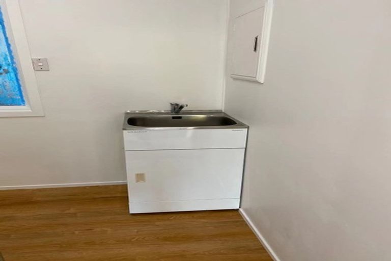 Photo of property in 282 West Coast Road, Glen Eden, Auckland, 0602