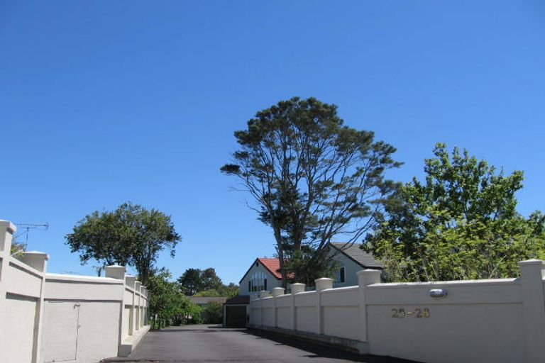 Photo of property in 25/1 Woodbridge Lane, Milford, Auckland, 0620