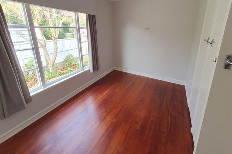 Photo of property in 2 Karu Crescent, Waikanae, 5036