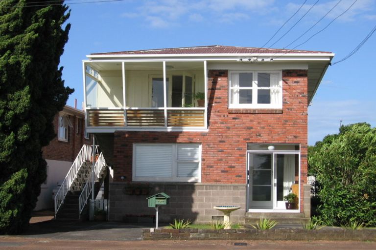 Photo of property in 2/1 Neville Street, Point Chevalier, Auckland, 1022