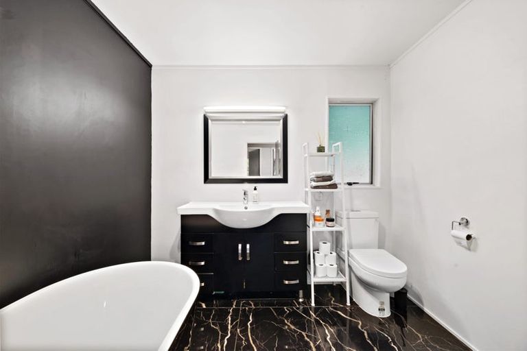 Photo of property in 6 Swadel Way, Karori, Wellington, 6012