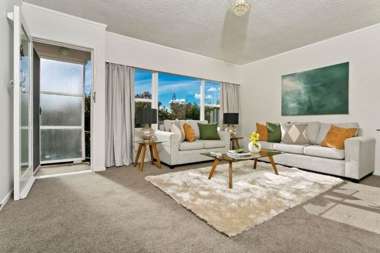 Photo of property in 2/31 Beatrice Avenue, Hillcrest, Auckland, 0627