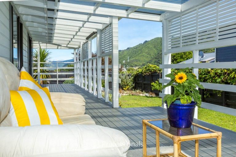 Photo of property in 2/23 Roband Crescent, Brown Owl, Upper Hutt, 5018