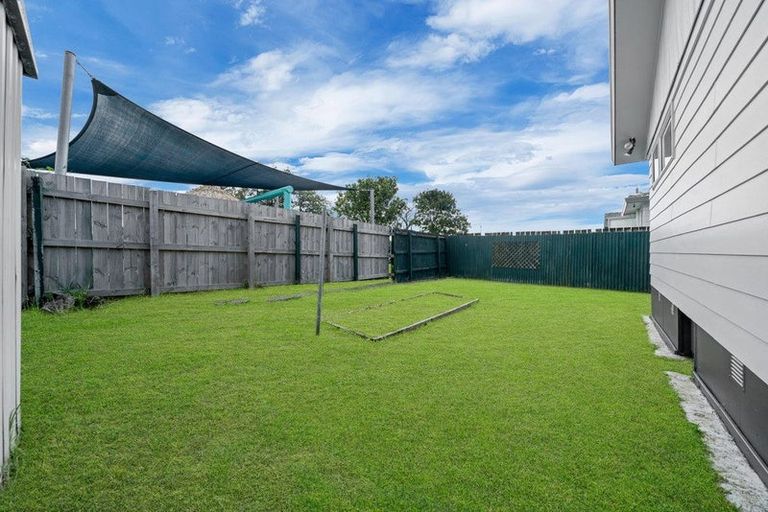 Photo of property in 2/10 Norrie Smith Avenue, Flat Bush, Auckland, 2023
