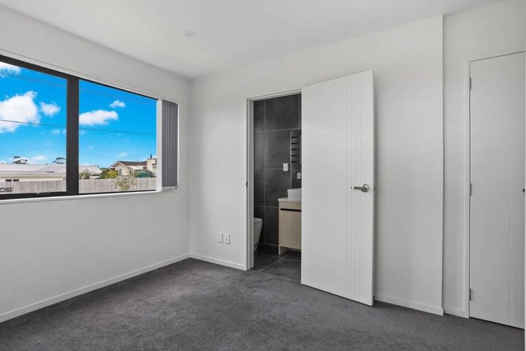 Photo of property in 49a Golf Road, New Lynn, Auckland, 0600