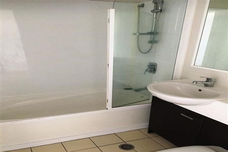Photo of property in 13/2 Western Springs Road, Morningside, Auckland, 1021