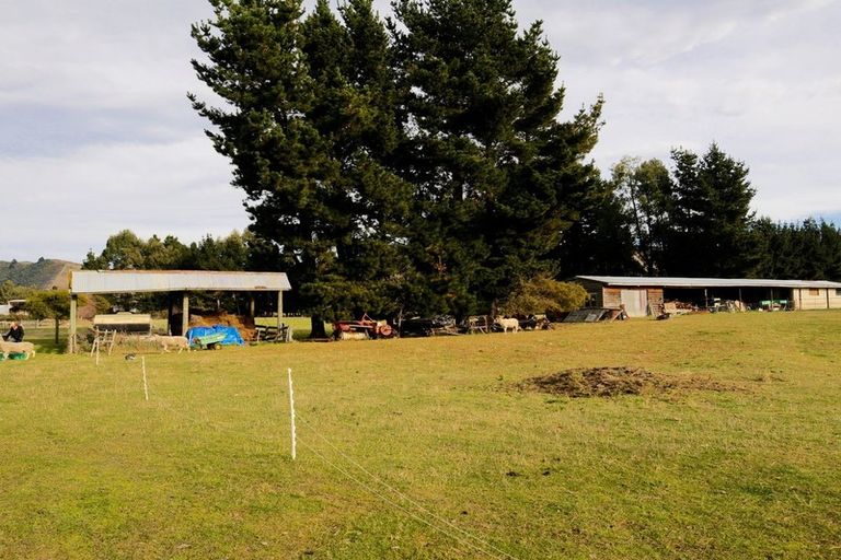 Photo of property in 64 Waihao Back Road, Waimate, 7979
