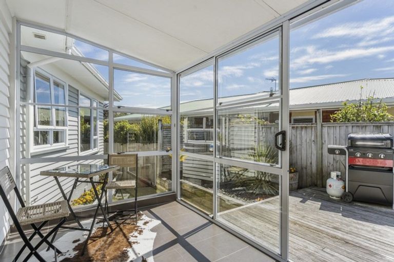 Photo of property in 32 Plympton Street, Brooklands, New Plymouth, 4310