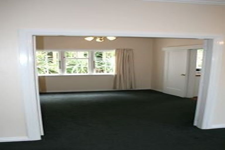 Photo of property in 38 Ngaio Road, Kelburn, Wellington, 6012