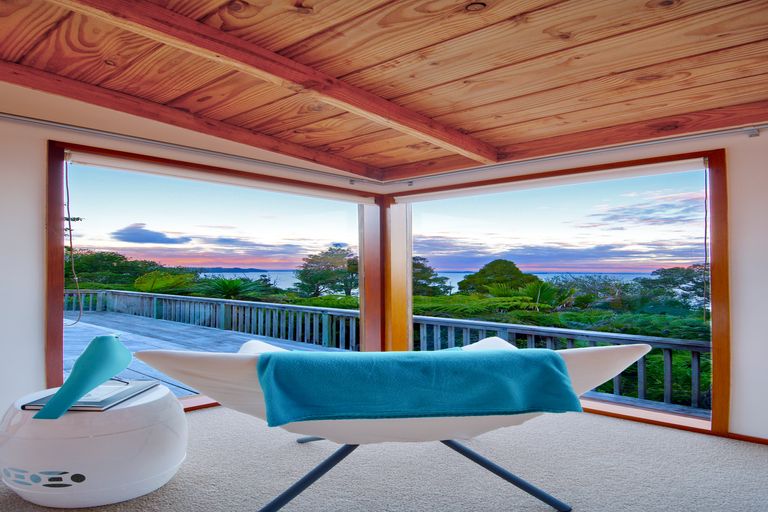 Photo of property in 146 Cliff View Drive, Green Bay, Auckland, 0604