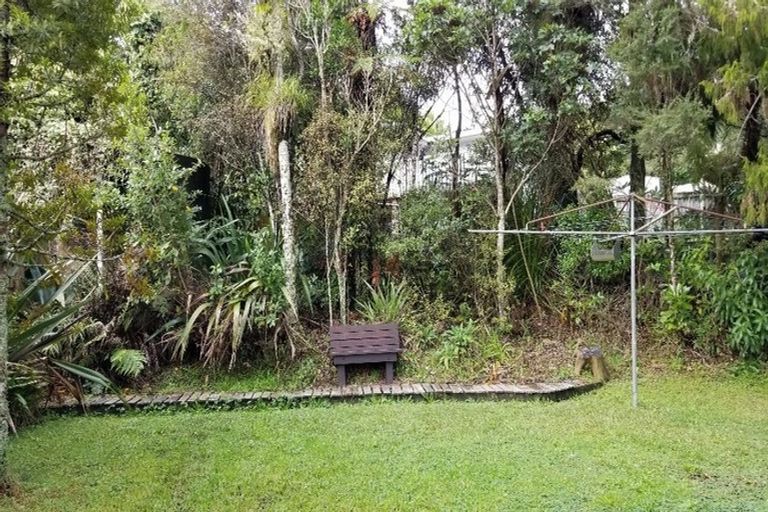 Photo of property in 48 Turanga Road, Henderson Valley, Auckland, 0612