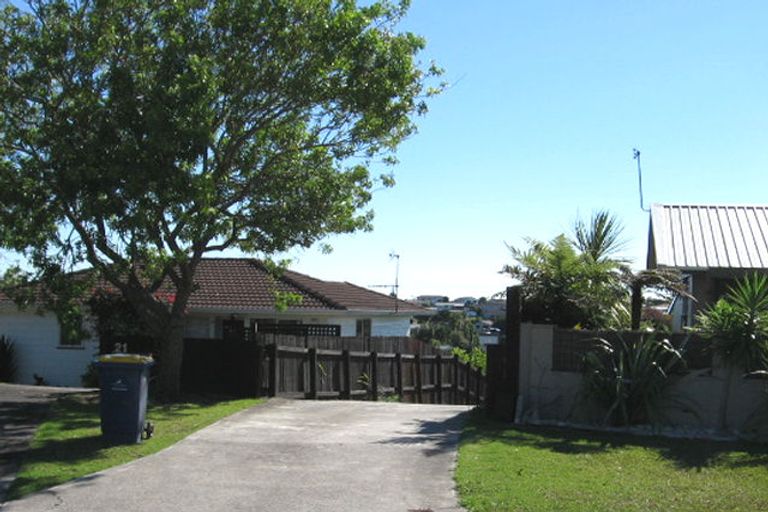 Photo of property in 19 Pahi Place, West Harbour, Auckland, 0618