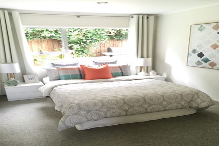 Photo of property in 8 Cottam Grove, Northcross, Auckland, 0632