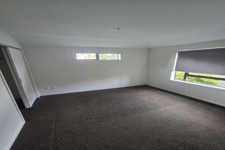 Photo of property in 3/36 John Jennings Drive, Oteha, Auckland, 0632