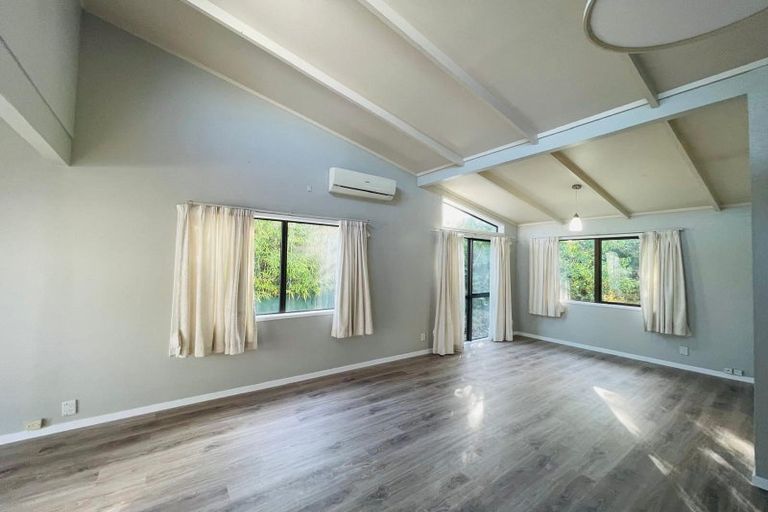 Photo of property in 30 Mannering Place, Hillcrest, Auckland, 0627