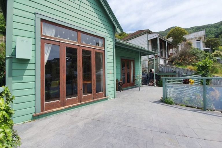 Photo of property in 19 Voelas Road, Lyttelton, 8082