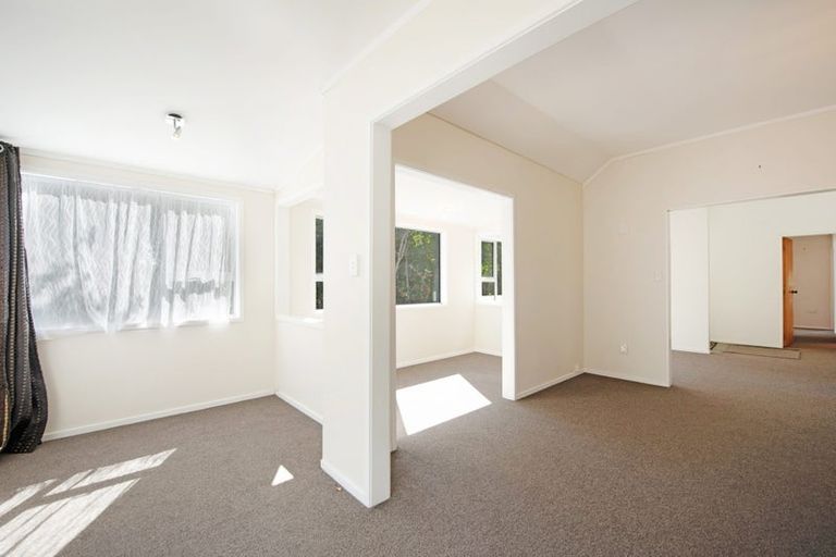 Photo of property in 12 Cambrian Street, Churton Park, Wellington, 6037