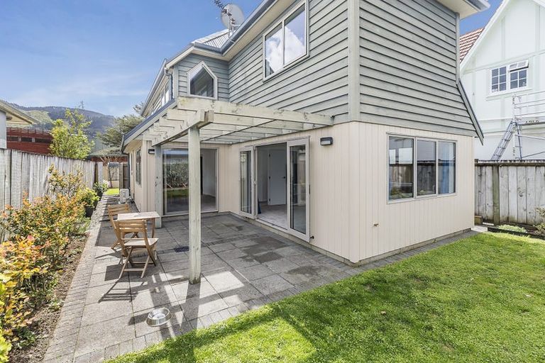 Photo of property in 12 Cambridge Street, Tawa, Wellington, 5028