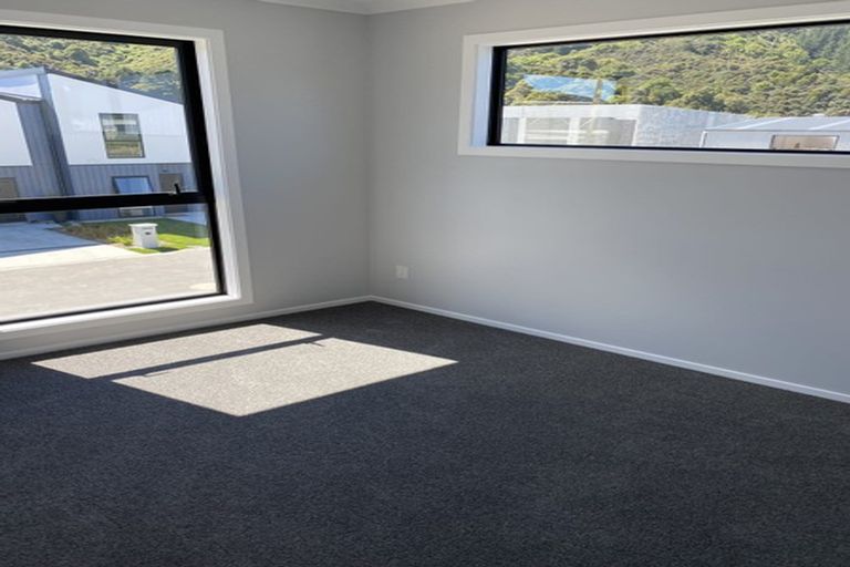 Photo of property in 4 Gloaming Lane, Wallaceville, Upper Hutt, 5018