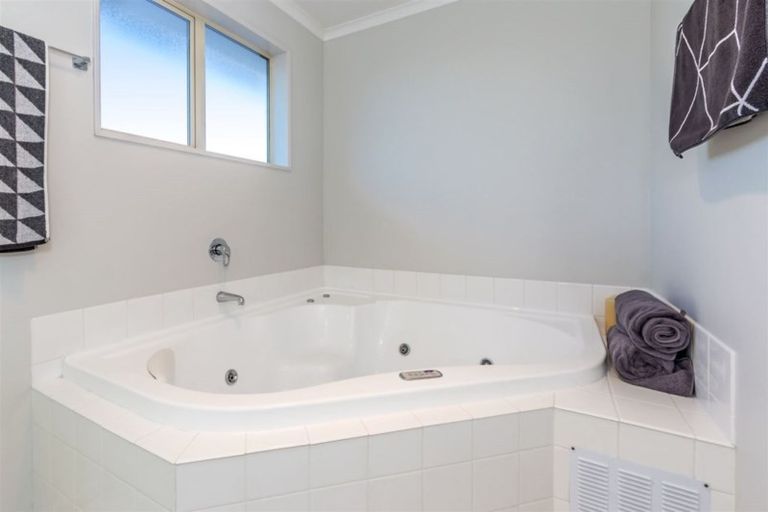 Photo of property in 7 Saint Clair Close, Harewood, Christchurch, 8051