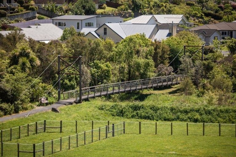 Photo of property in 16 Donegal Place, Katikati, 3129