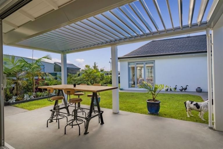 Photo of property in 15 Waitotara Way, Whitianga, 3510