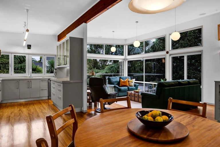 Photo of property in 12 Leatham Avenue, Strandon, New Plymouth, 4312