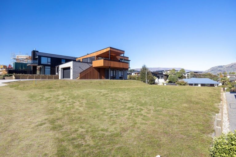 Photo of property in 7 Tuke Lane, Wanaka, 9305