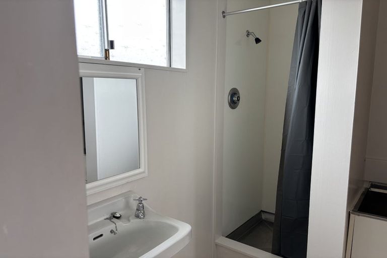 Photo of property in 28h Leighton Avenue, Waiwhetu, Lower Hutt, 5010