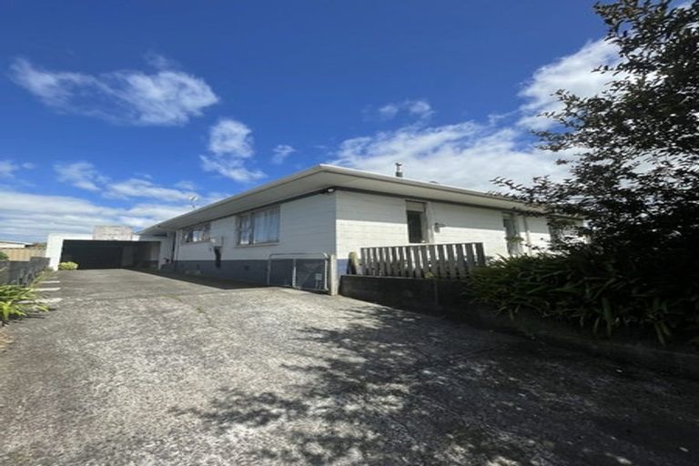 Photo of property in 15 Kauri Street, Inglewood, 4330