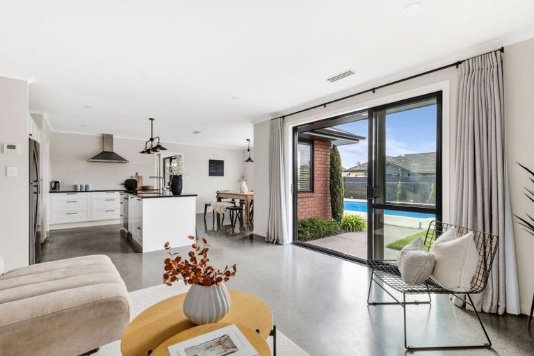 Photo of property in 15 Moemoea Place, Cambridge, 3434