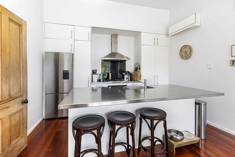 Photo of property in 23 Moana Road, Kelburn, Wellington, 6012