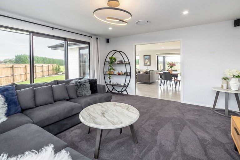 Photo of property in 8 Takahe Drive, Carterton, 5713