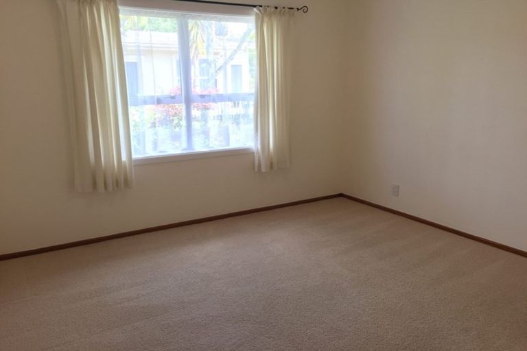 Photo of property in 33 Trelawn Place, Cockle Bay, Auckland, 2014