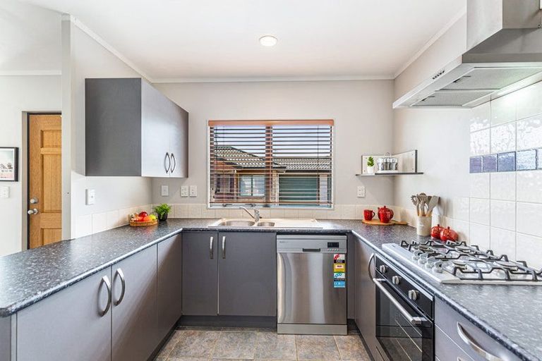 Photo of property in 3/520 Don Buck Road, Westgate, Auckland, 0614