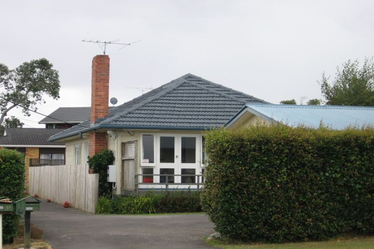 Photo of property in 15 Gordon Avenue, Forrest Hill, Auckland, 0620