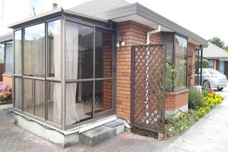 Photo of property in 8a Grassmere Street, Papanui, Christchurch, 8052